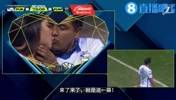 法式热吻！导播将镜头对准正在亲亲的小情侣，解说：得闭眼看！