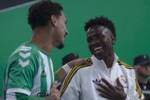 DAZN：在贝蒂斯对阵皇马赛前，维尼修斯夸安东尼稳重并逗后者儿子